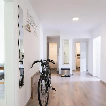 Cozy Loft With Mercatorstasse Wiev Wi-fi - Smarttv Apartment *